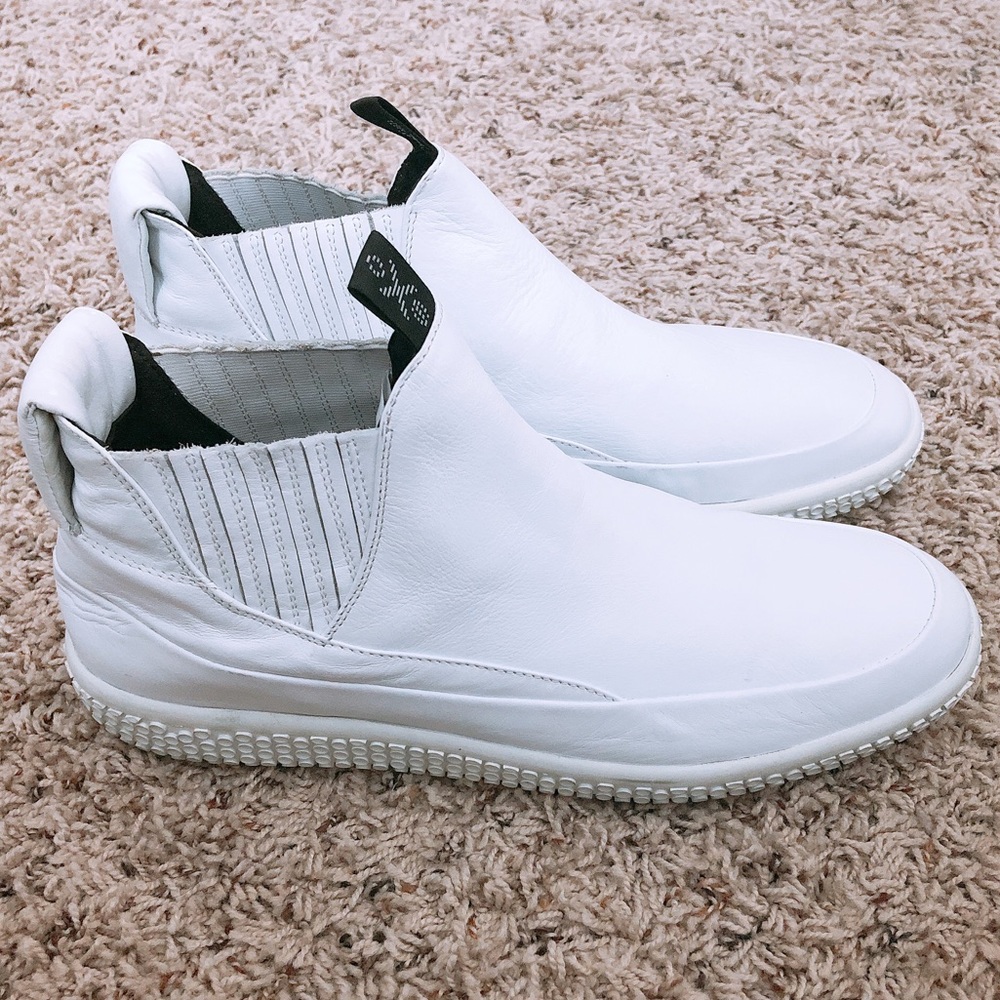 O.X.S. Woobie High Top Leather Sneakers in White, Size 11, New in Box